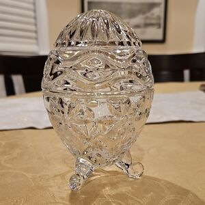 Fifth Avenue Alexandra 24% Lead Crystal Egg Footed Candy/Trinket/Easter Box